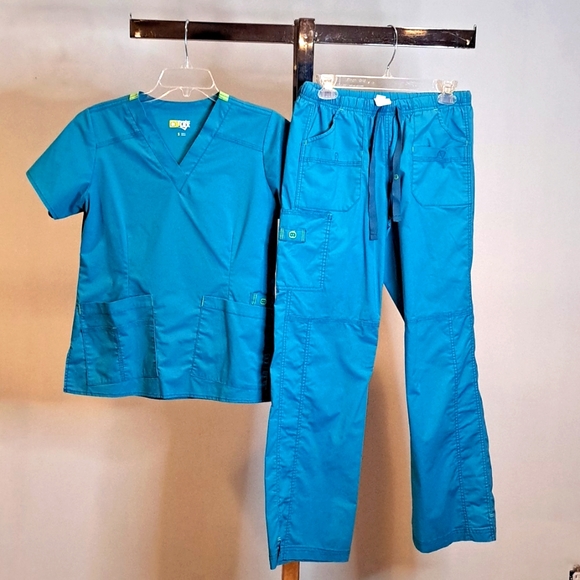 Wonder Wink/Flex Scrub Set Size Small Never Worn - Picture 1 of 4